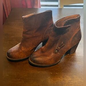 Clark’s boots size 6 1/2 brown women’s